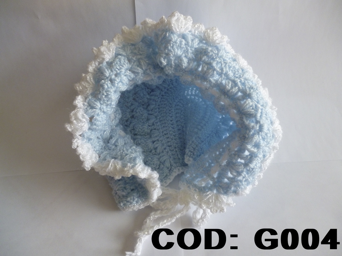 g004 gorrito celeste con bordes blancos en lana bebe antialergicos
